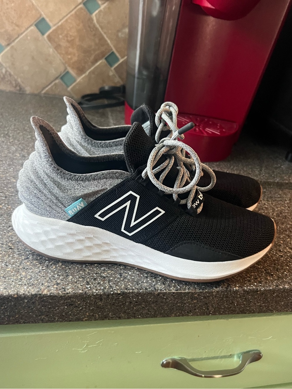 New Balance women’s Roav shoes sz7 black/grey